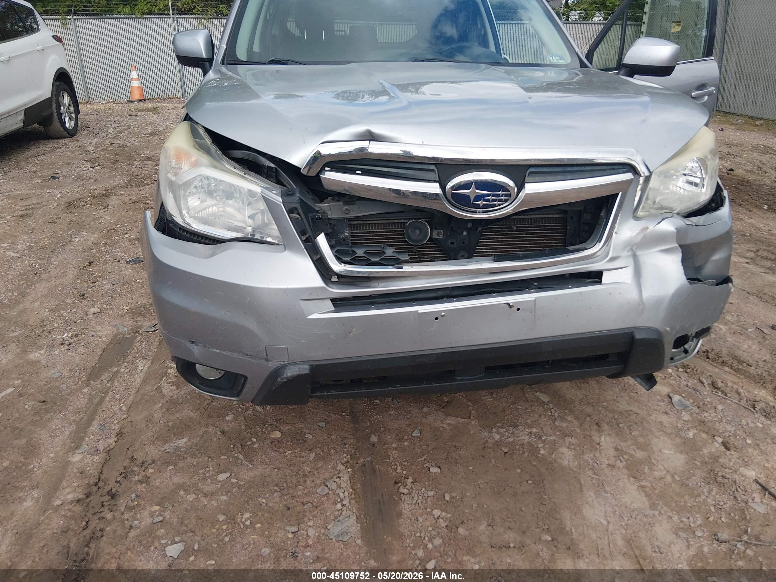 2015 Subaru Forester 2.5i Limited Silver vin: JF2SJAHC4FH439188