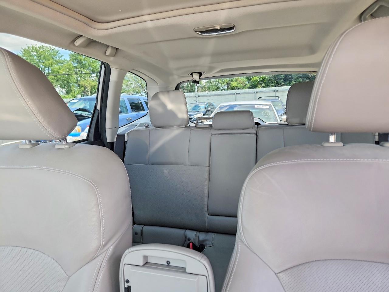 2015 Subaru Forester 2.5i Limited Silver vin: JF2SJAHC4FH538223