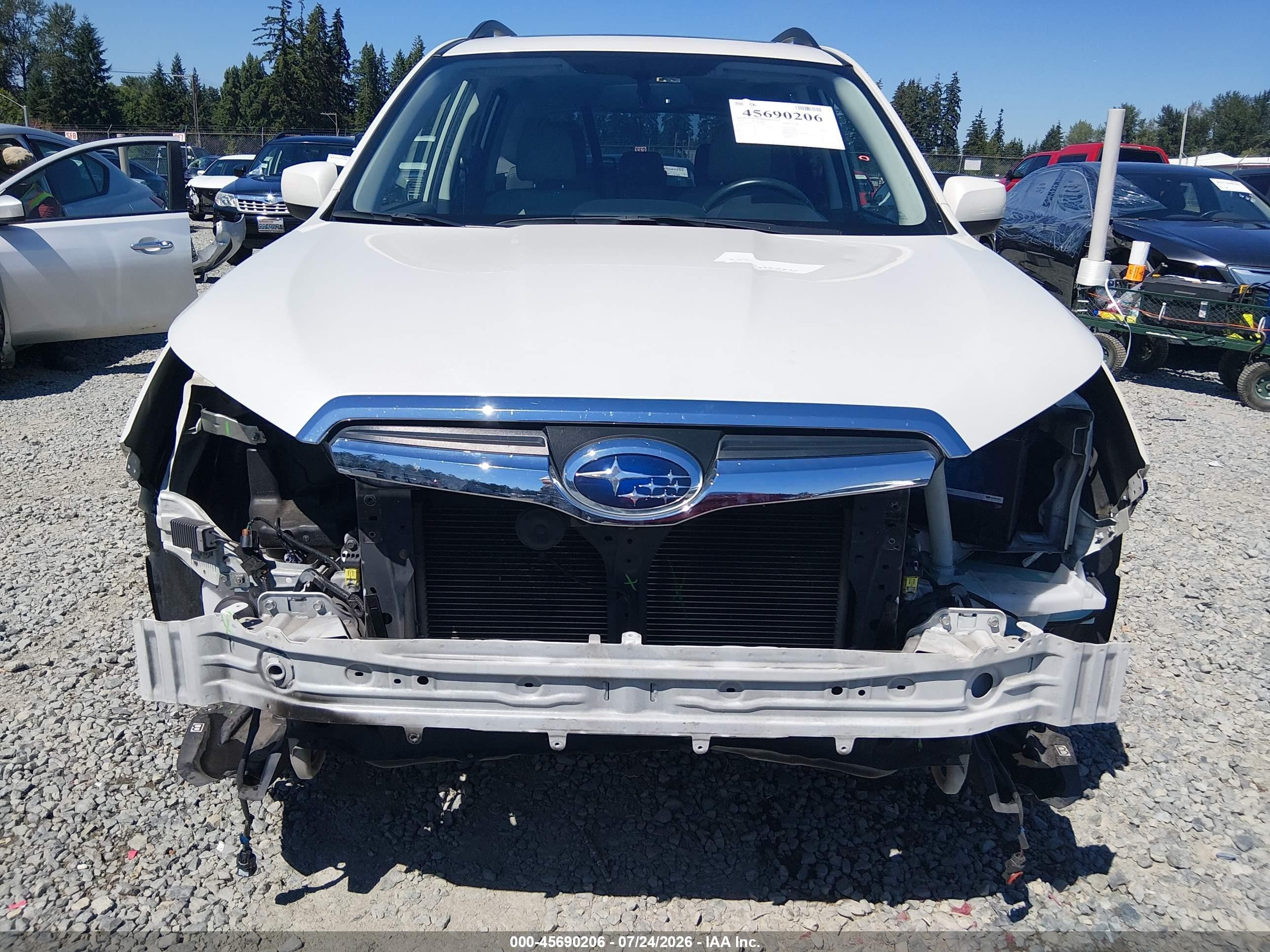 2014 Subaru Forester 2.5i Limited White vin: JF2SJAHC5EH478810