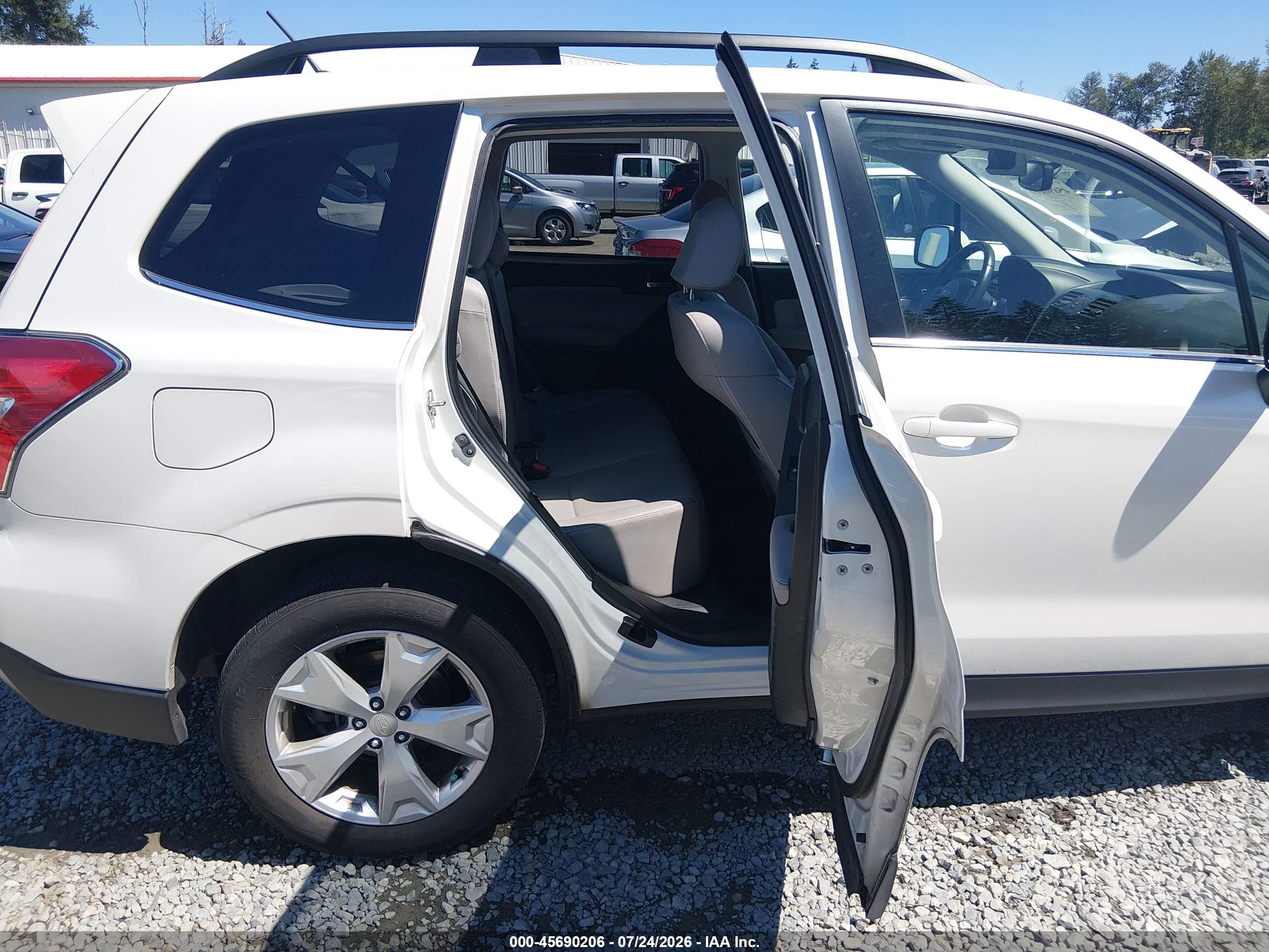 2014 Subaru Forester 2.5i Limited White vin: JF2SJAHC5EH478810