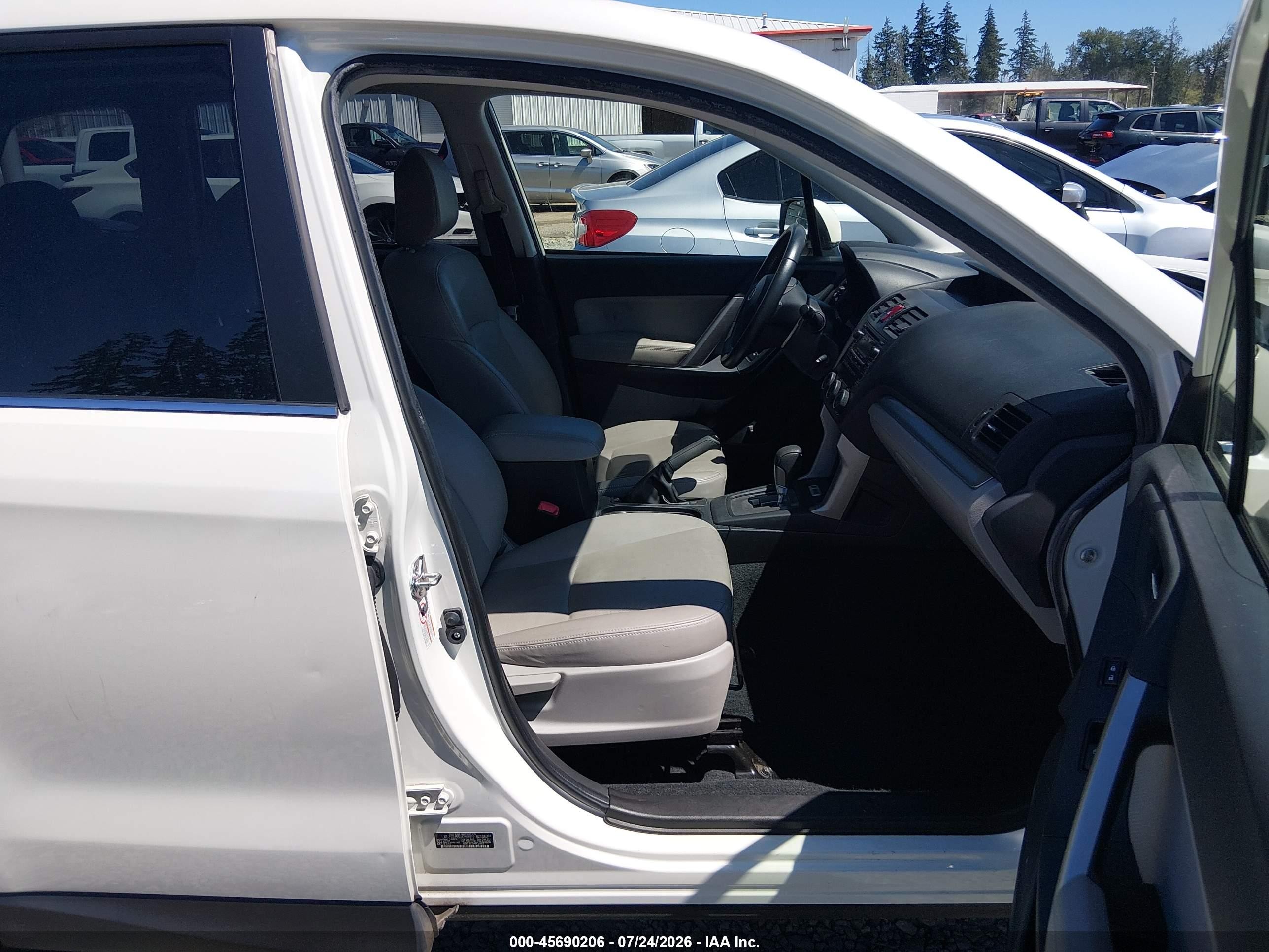 2014 Subaru Forester 2.5i Limited White vin: JF2SJAHC5EH478810
