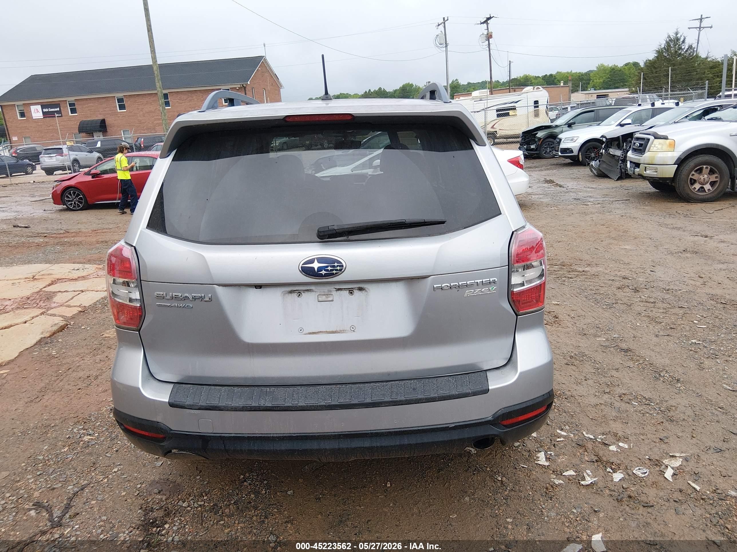 2014 Subaru Forester 2.5i Limited Silver vin: JF2SJAHC5EH480668