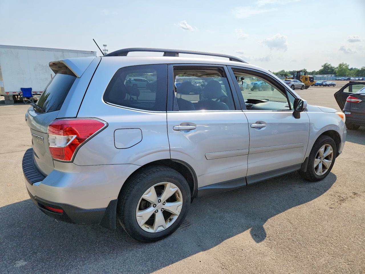 2015 Subaru Forester 2.5i Limited Silver vin: JF2SJAHC5FH568945