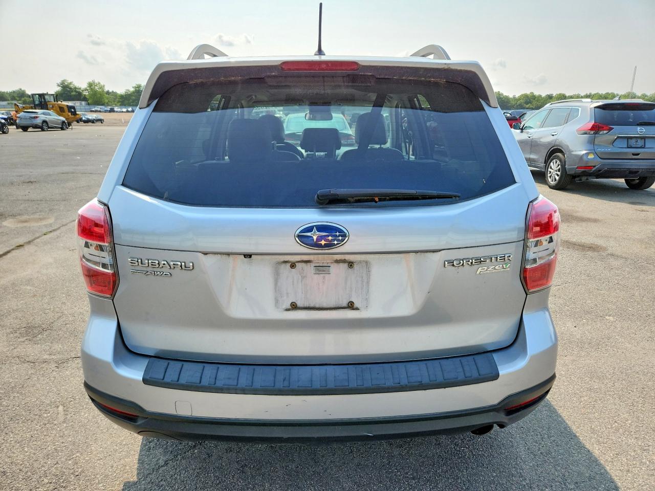 2015 Subaru Forester 2.5i Limited Silver vin: JF2SJAHC5FH568945