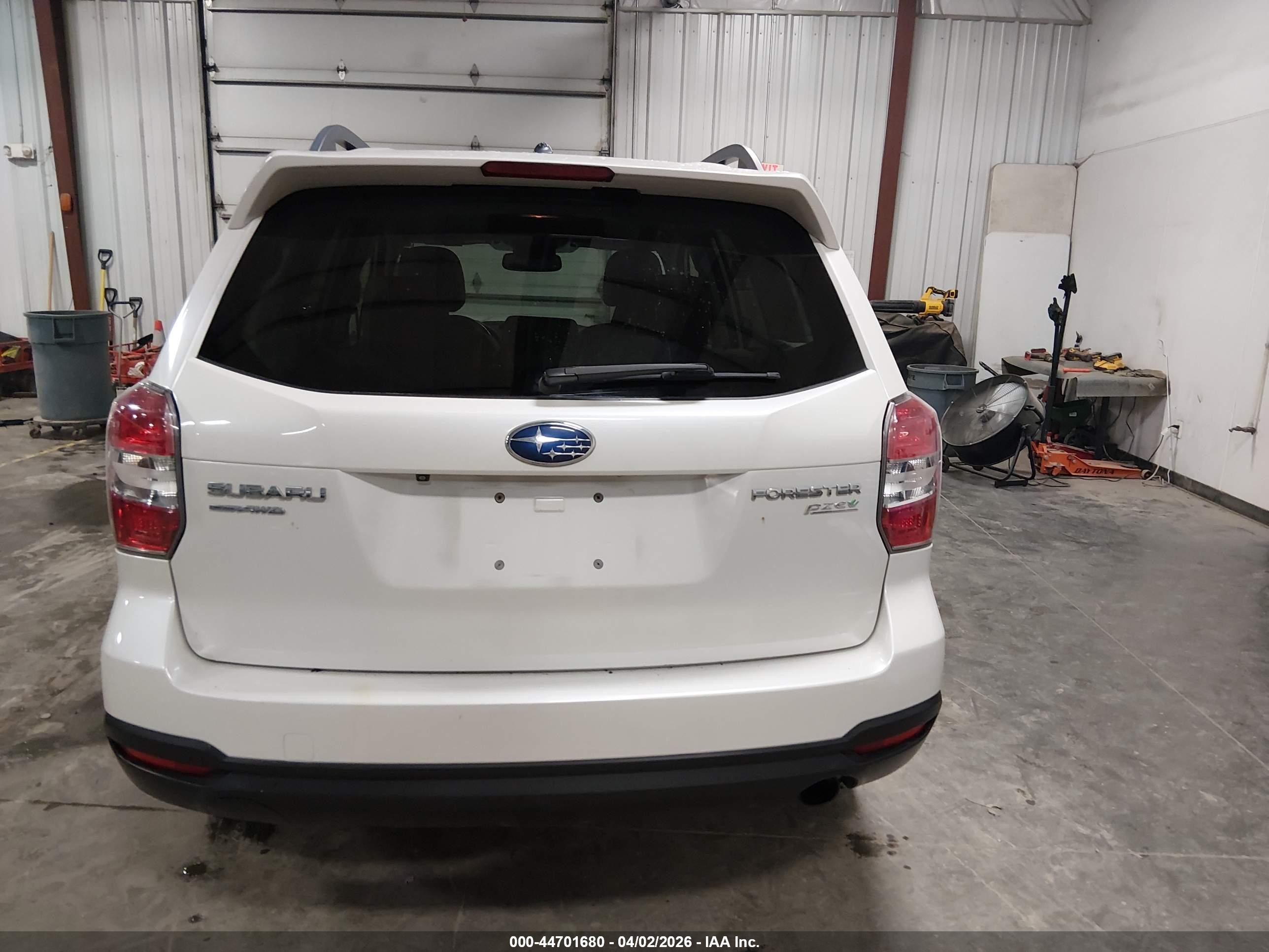 2015 Subaru Forester 2.5i Limited White vin: JF2SJAHC5FH590220