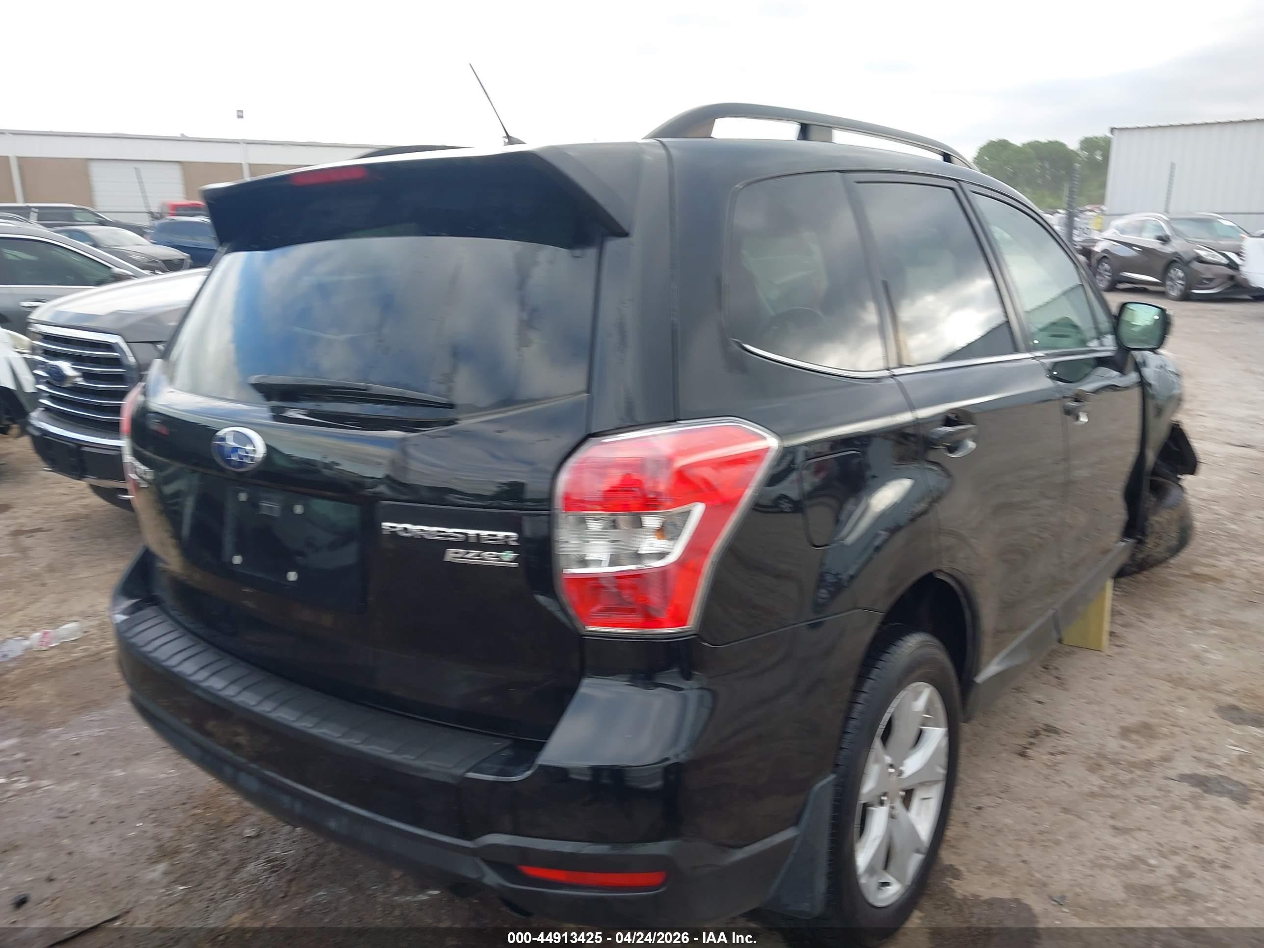 2015 Subaru Forester 2.5i Limited Черный vin: JF2SJAHC5FH825604