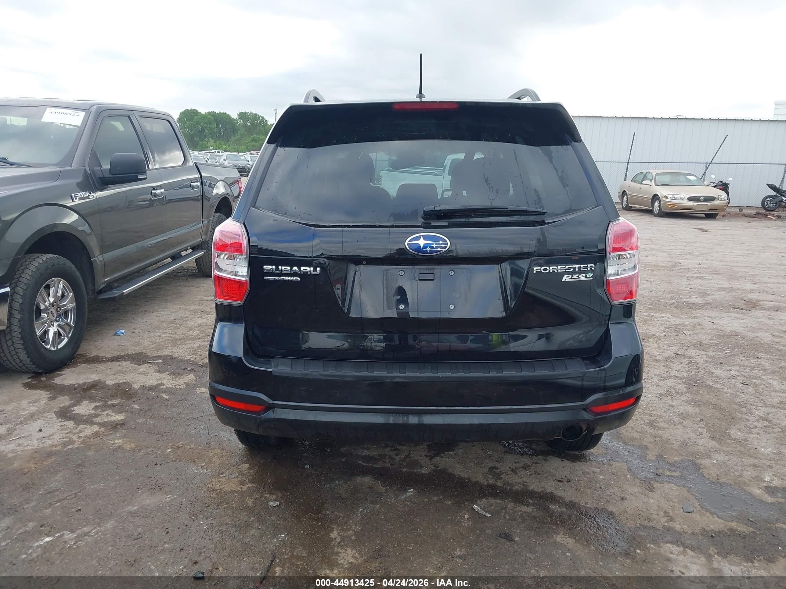 2015 Subaru Forester 2.5i Limited Черный vin: JF2SJAHC5FH825604