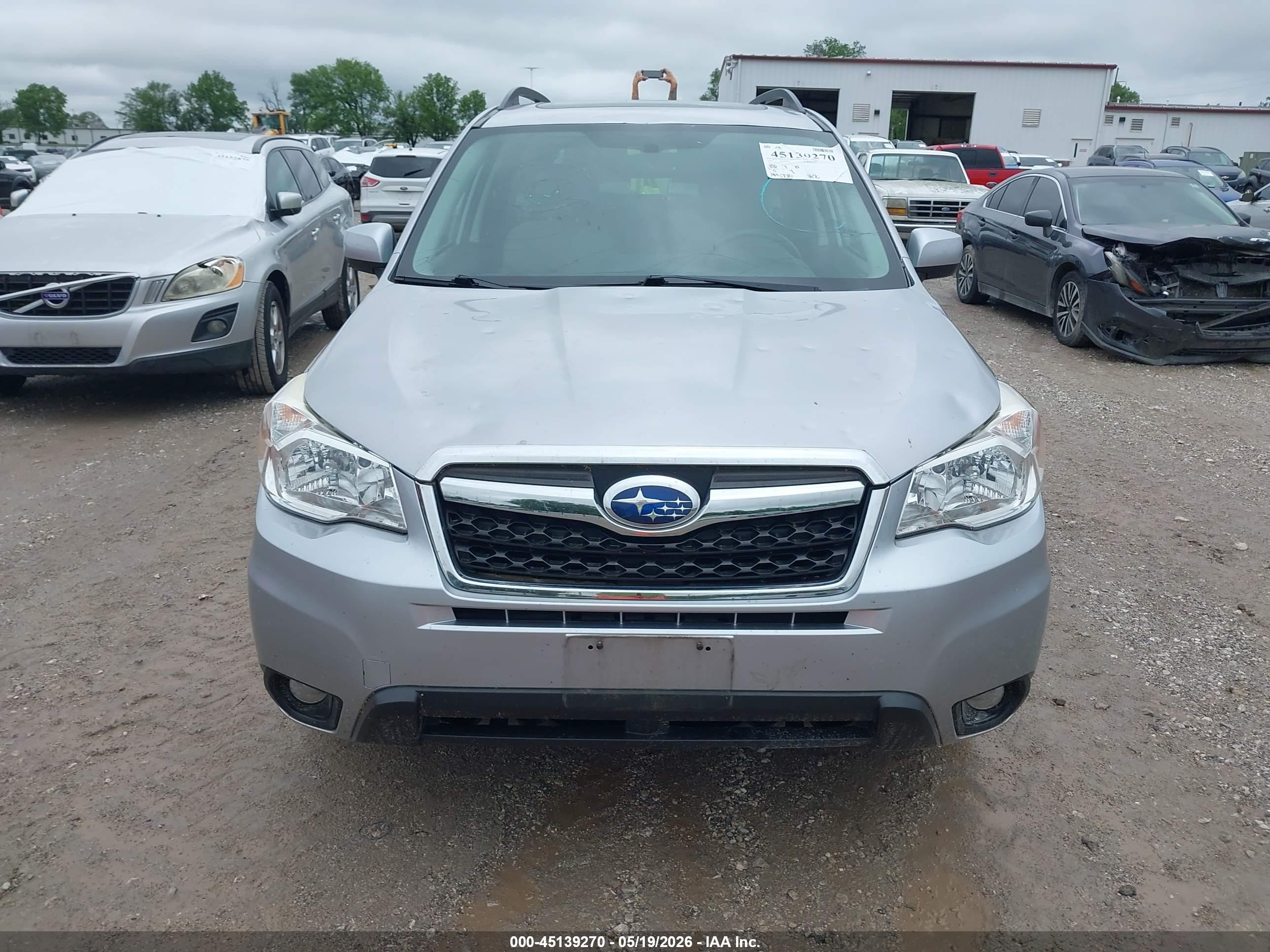 2016 Subaru Forester 2.5i Limited Серебряный vin: JF2SJAHC5GH510349