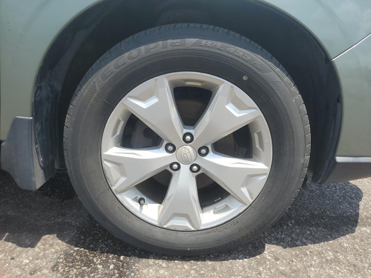 2014 Subaru Forester 2.5i Limited Green vin: JF2SJAHC6EH433942 Damage: Right Front Wheel, Curb Rash, > 12 Inches