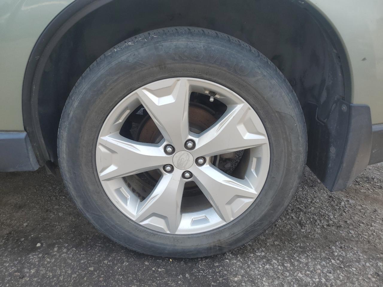 2014 Subaru Forester 2.5i Limited Green vin: JF2SJAHC6EH433942 Damage: Left Rear Tire, Worn, Replacement Required