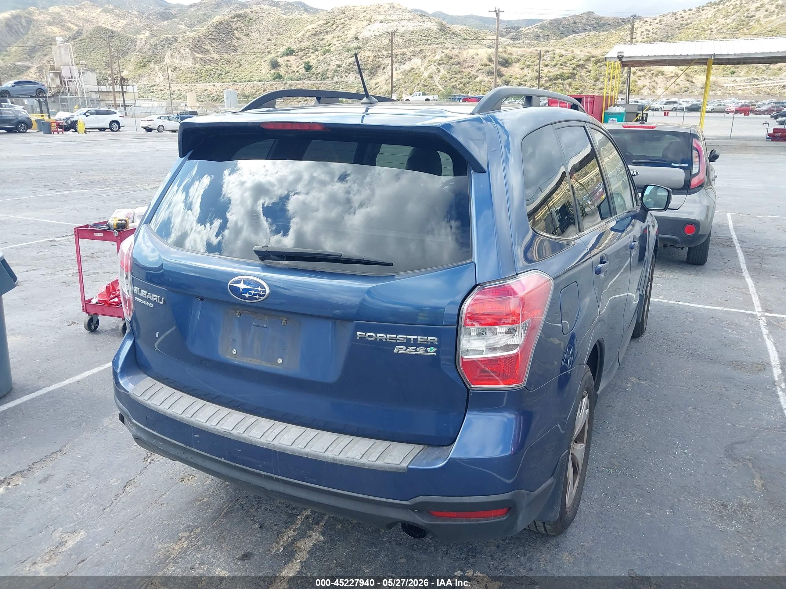 2014 Subaru Forester 2.5i Limited Blue vin: JF2SJAHC7EH434808