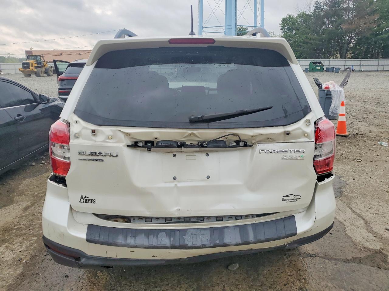 2014 Subaru Forester 2.5i Limited White vin: JF2SJAHC7EH441824