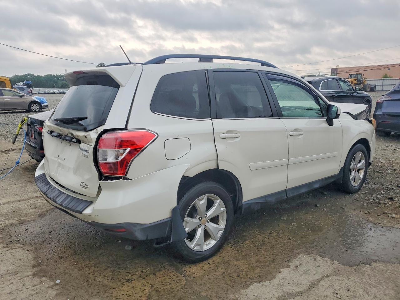 2014 Subaru Forester 2.5i Limited White vin: JF2SJAHC7EH441824