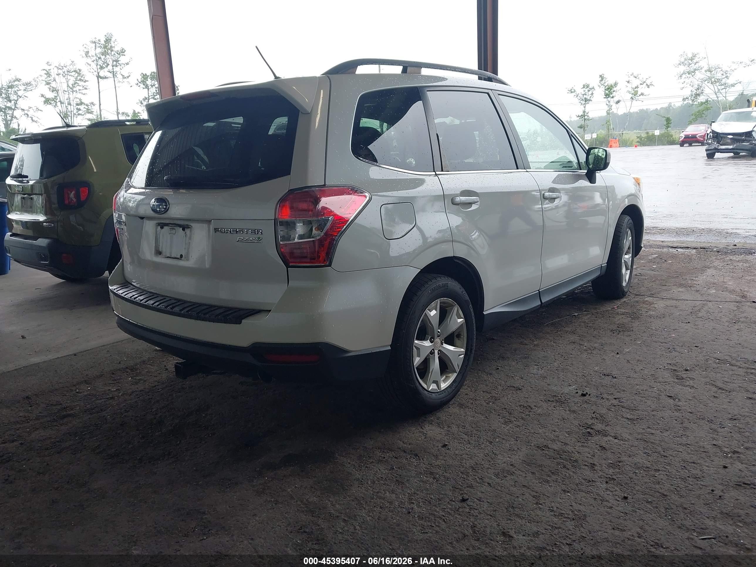 2015 Subaru Forester 2.5i Limited White vin: JF2SJAHC7FH598724