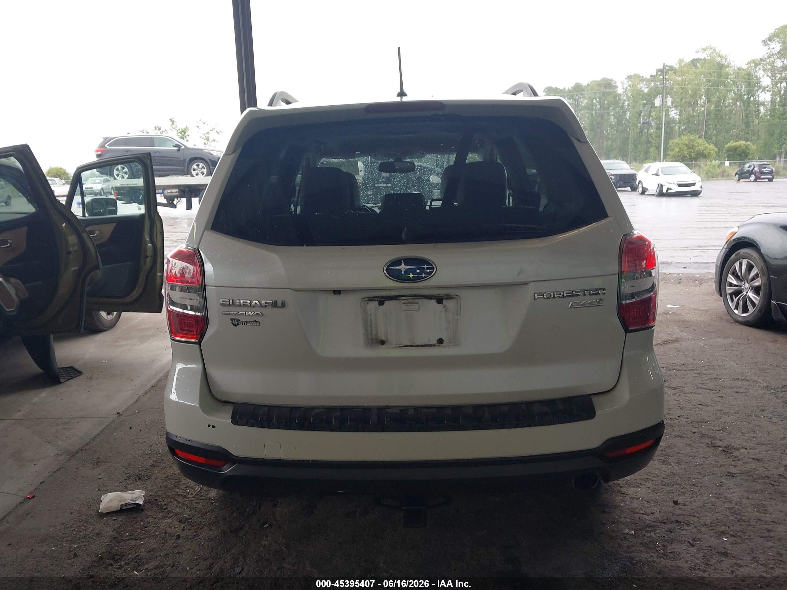 2015 Subaru Forester 2.5i Limited White vin: JF2SJAHC7FH598724
