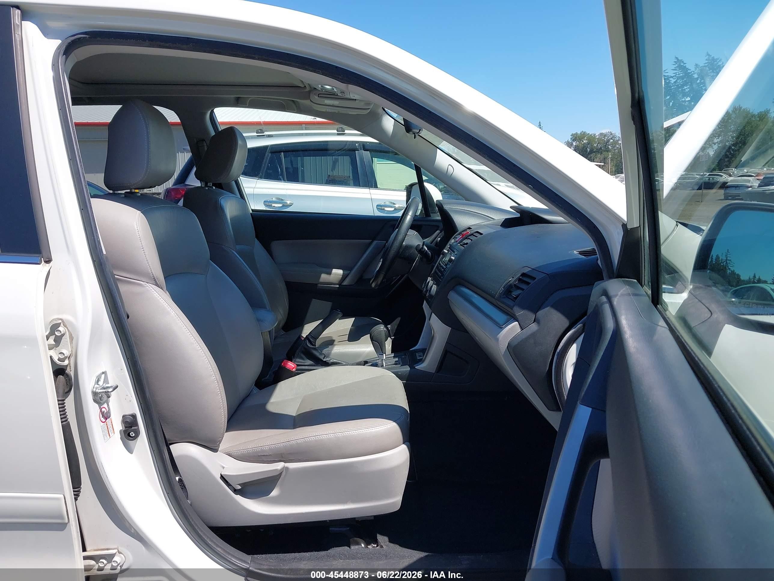 2014 Subaru Forester 2.5i Limited White vin: JF2SJAHC8EH410758