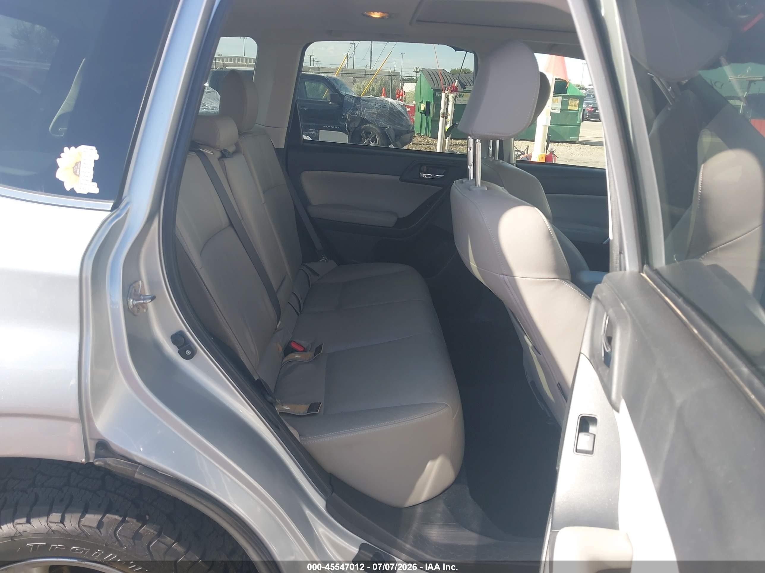 2014 Subaru Forester 2.5i Limited Silver vin: JF2SJAHC8EH532441