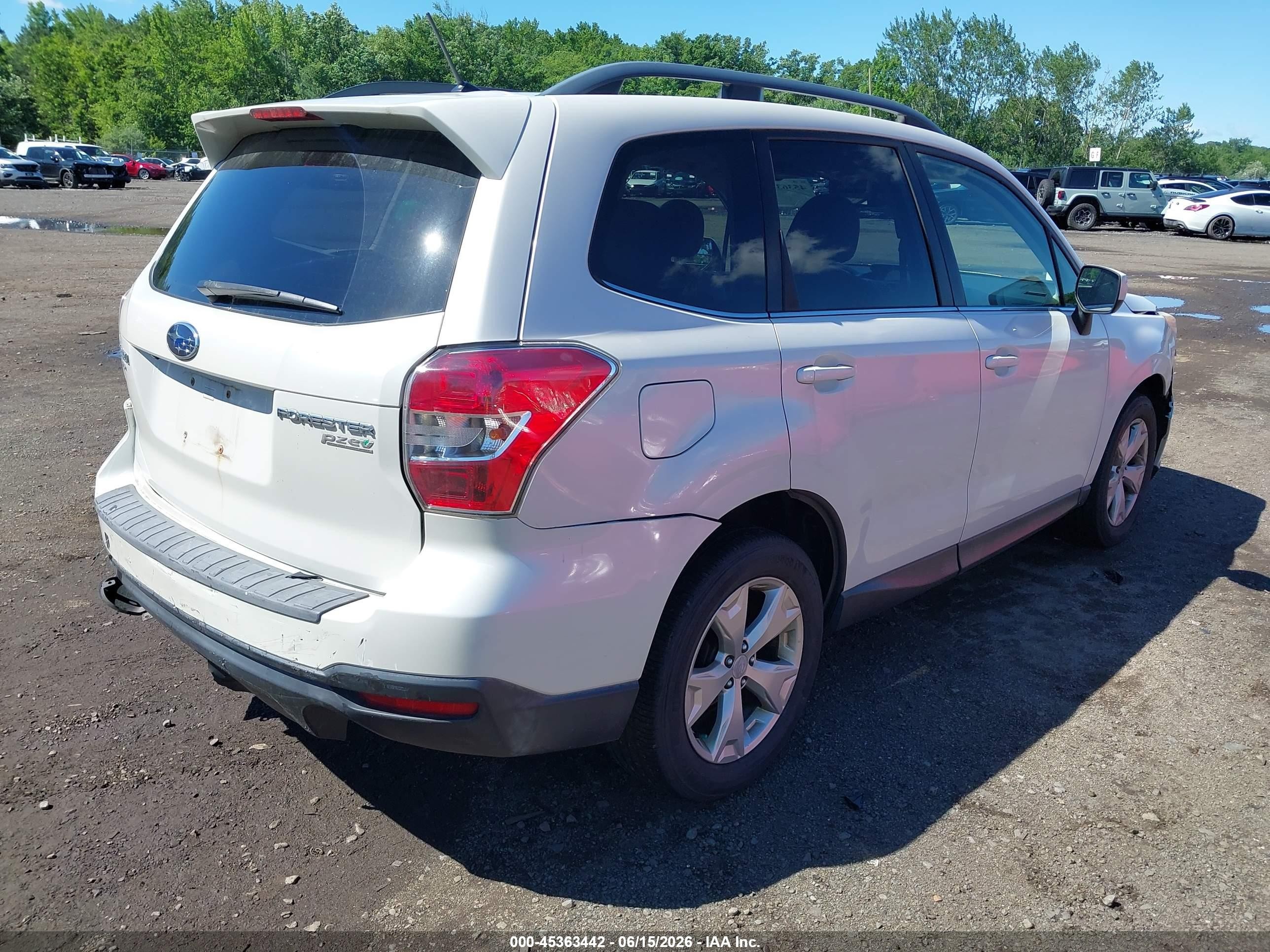 2014 Subaru Forester 2.5i Limited White vin: JF2SJAHC9EH479782