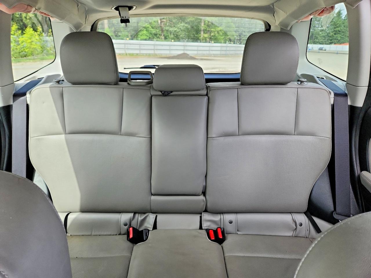 2014 Subaru Forester 2.5i Limited White vin: JF2SJAHC9EH525014