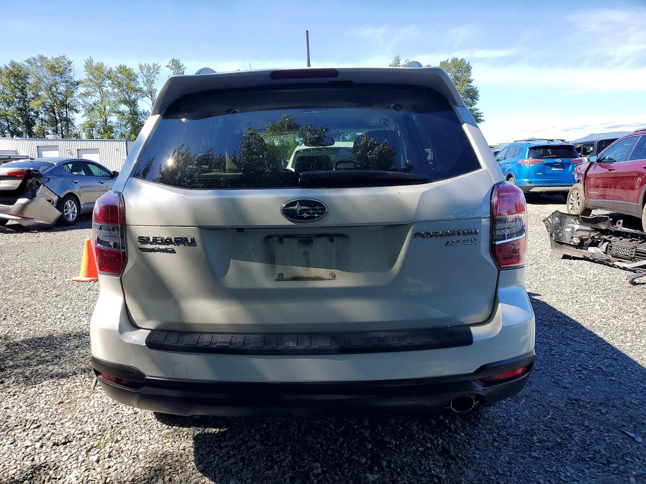 2015 Subaru Forester 2.5i Limited White vin: JF2SJAHC9FH494168