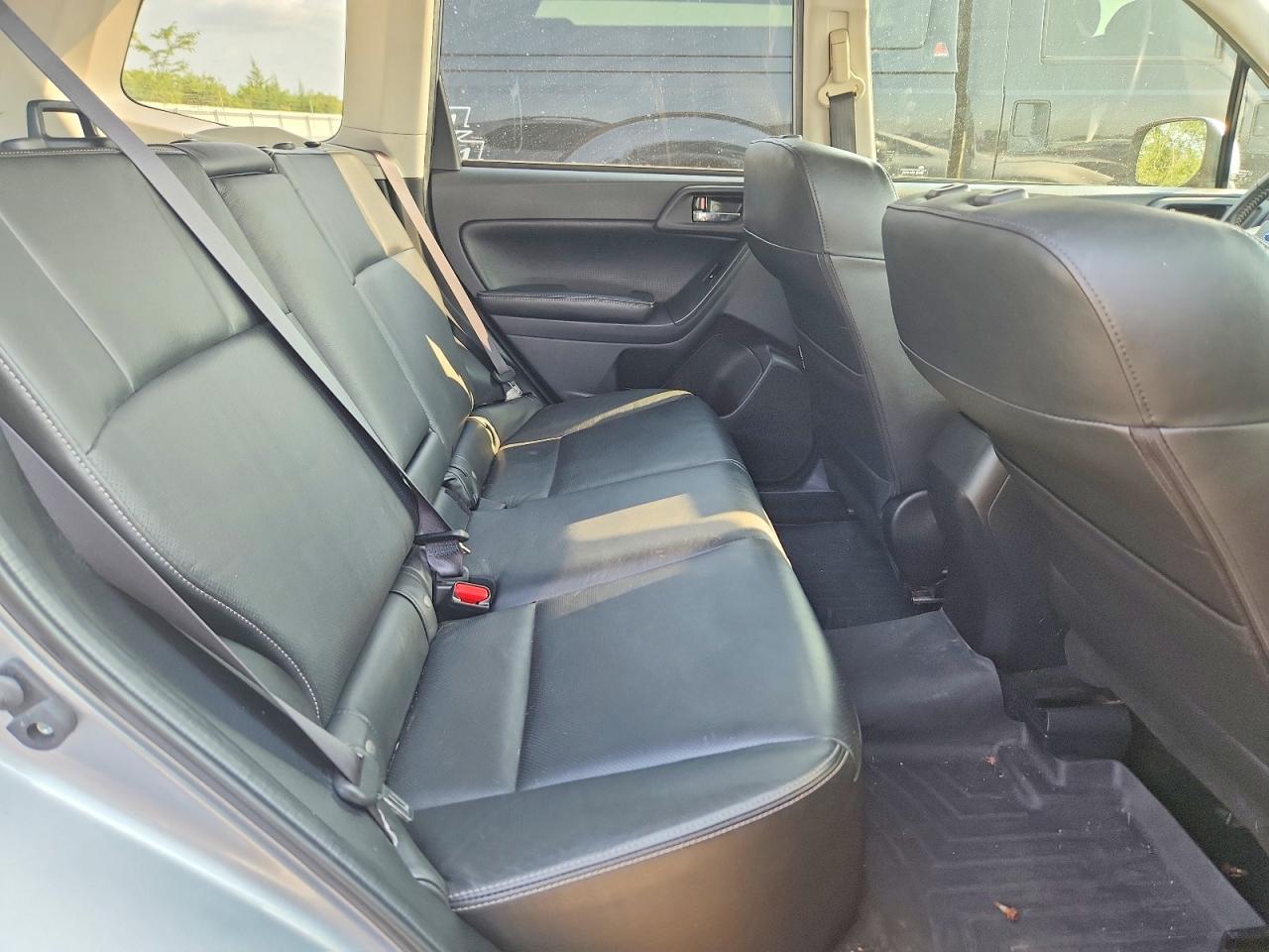 2014 Subaru Forester 2.5i Limited Silver vin: JF2SJAHCXEH455927