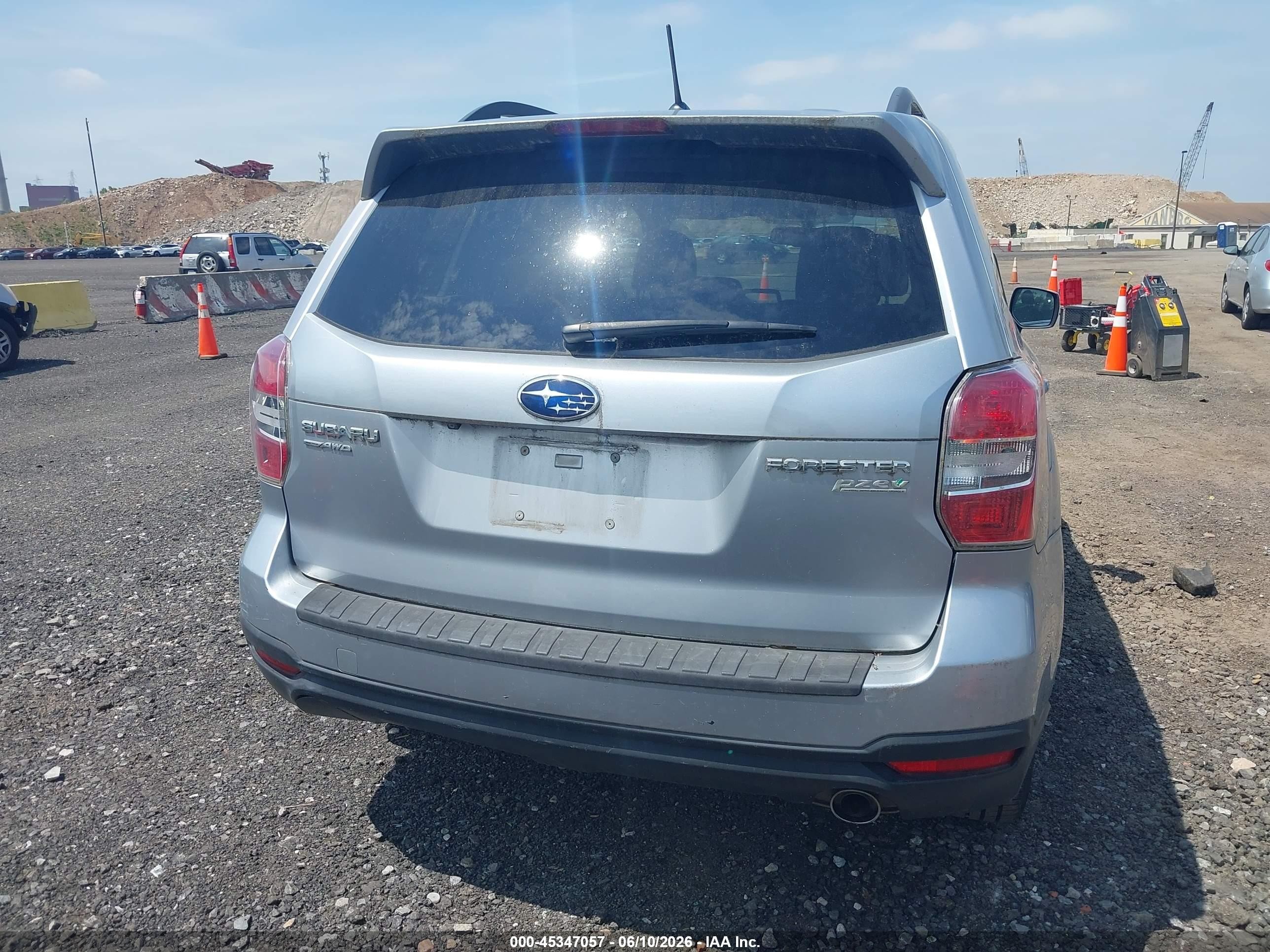 2014 Subaru Forester 2.5i Limited Серебряный vin: JF2SJAHCXEH463946