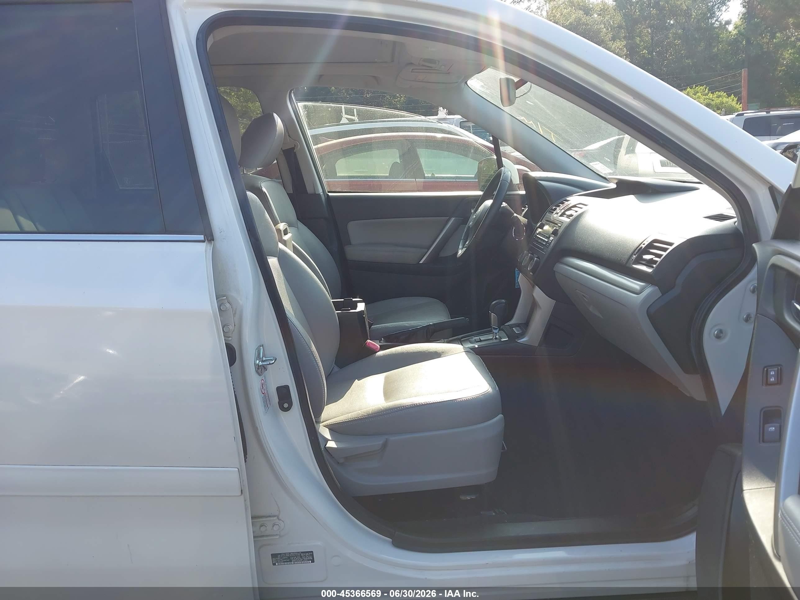 2014 Subaru Forester 2.5i Limited Белый vin: JF2SJAHCXEH523336