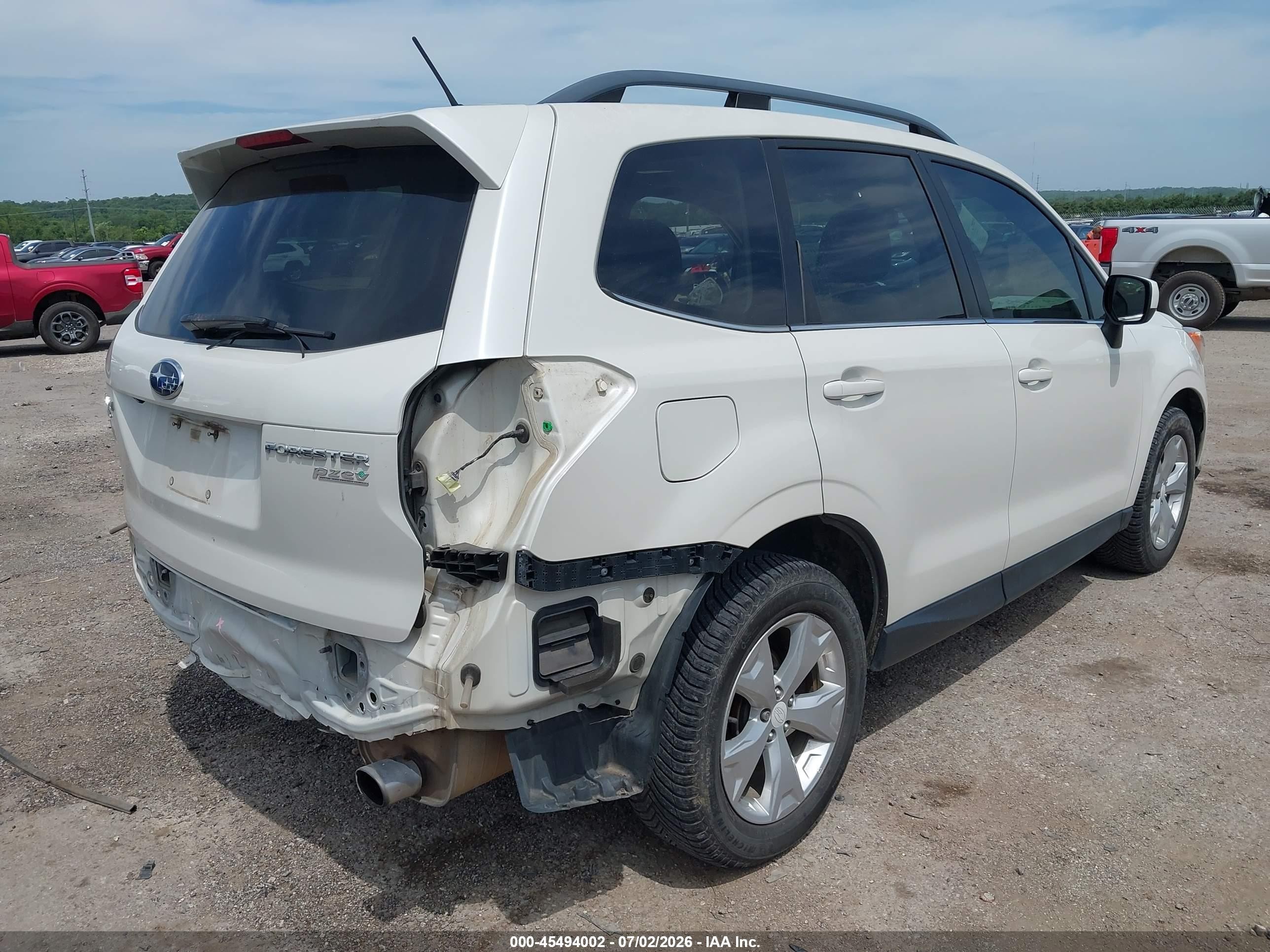 2015 Subaru Forester 2.5i Limited White vin: JF2SJAHCXFH414571