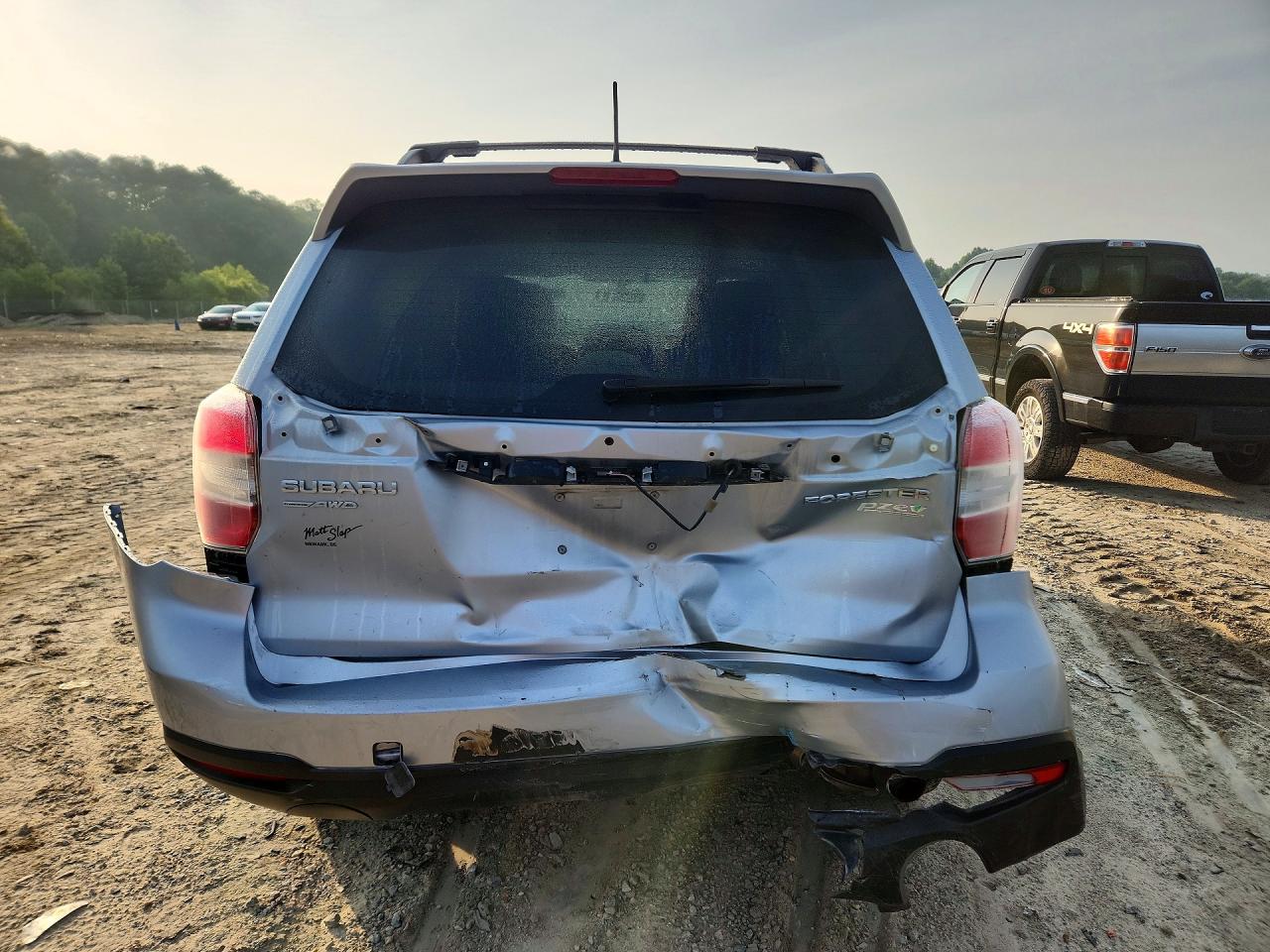 2015 Subaru Forester 2.5i Limited Silver vin: JF2SJAHCXFH828658