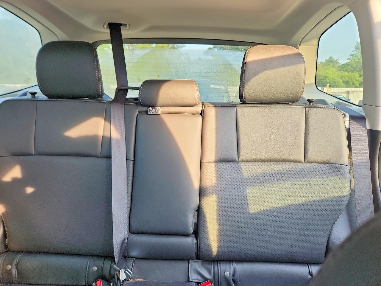 2015 Subaru Forester 2.5i Limited Silver vin: JF2SJAHCXFH828658