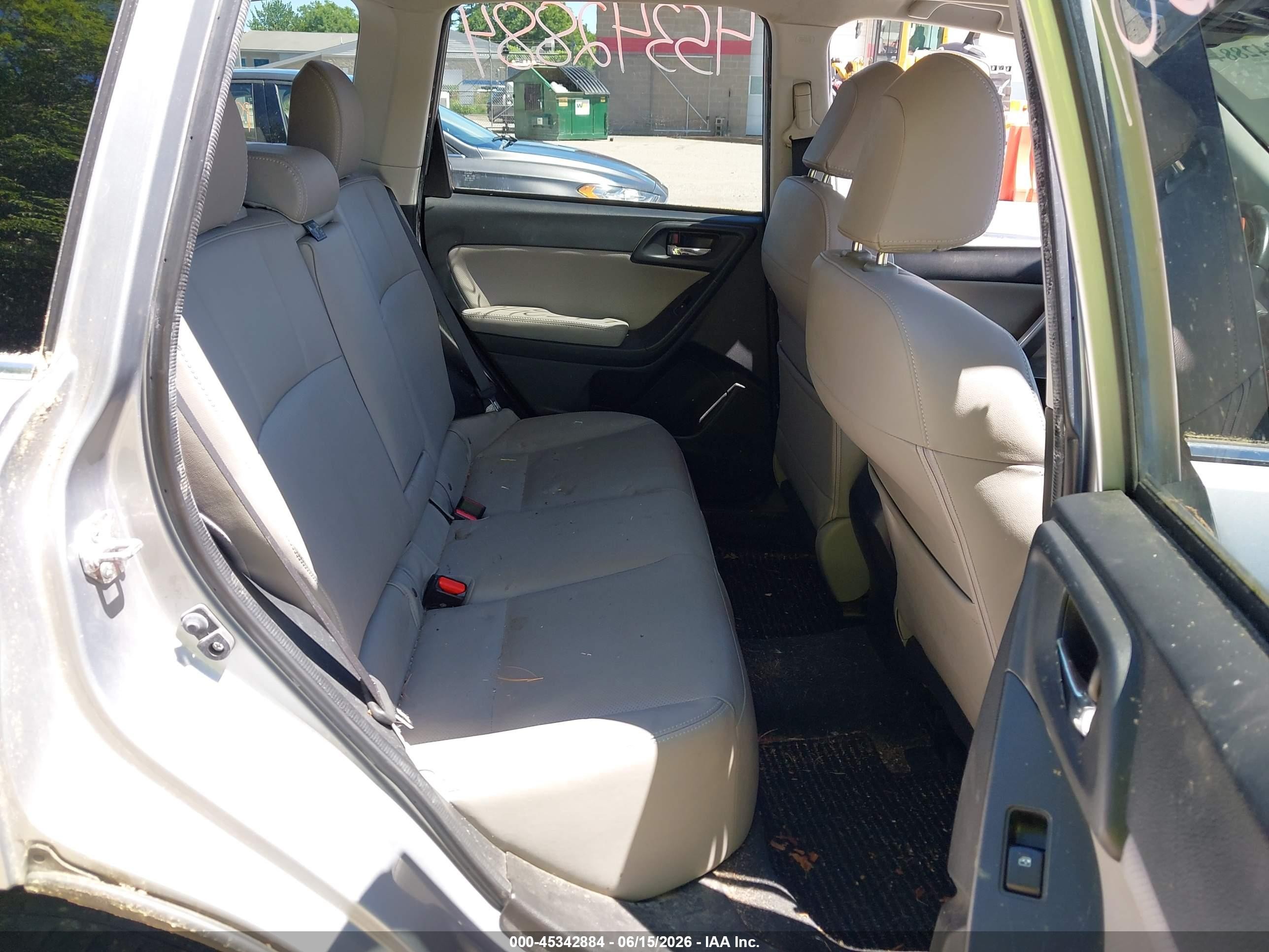 2016 Subaru Forester 2.5i Limited Silver vin: JF2SJAHCXGH524196
