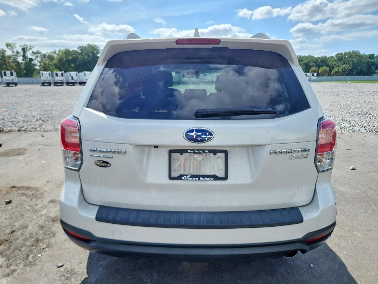 2017 Subaru Forester 2.5i Limited White vin: JF2SJAJC0HH489017