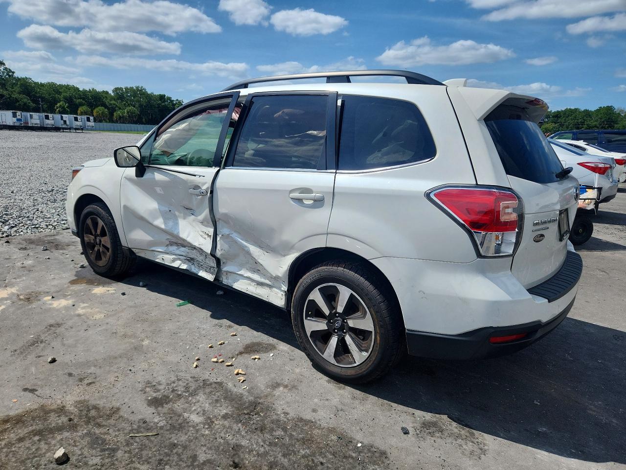 2017 Subaru Forester 2.5i Limited White vin: JF2SJAJC0HH489017