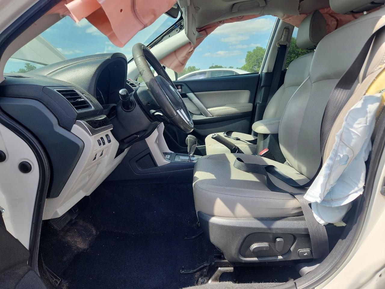 2017 Subaru Forester 2.5i Limited White vin: JF2SJAJC0HH489017