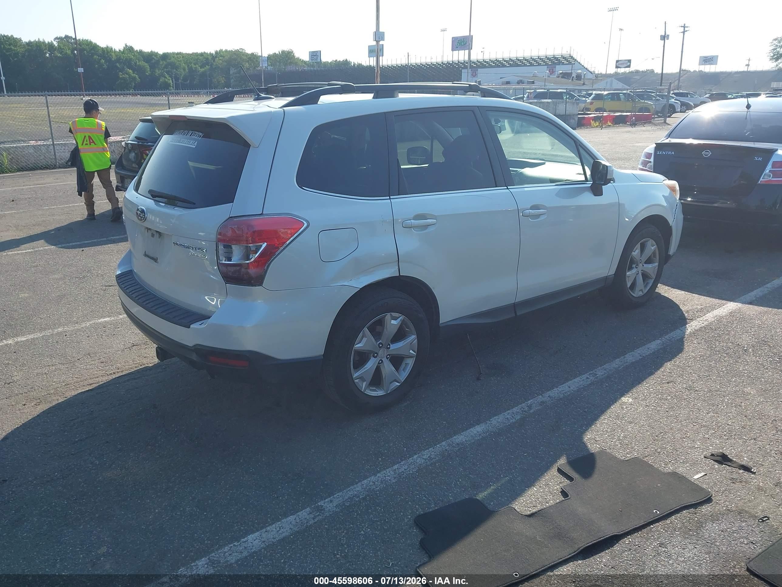 2014 Subaru Forester 2.5i Limited White vin: JF2SJAJC4EH520832