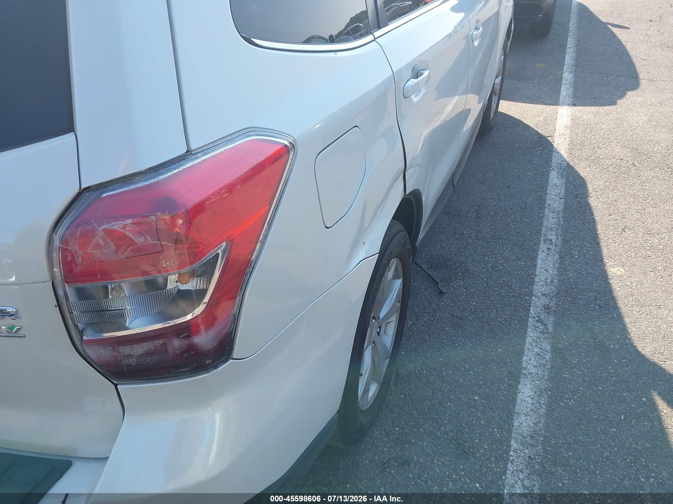 2014 Subaru Forester 2.5i Limited White vin: JF2SJAJC4EH520832