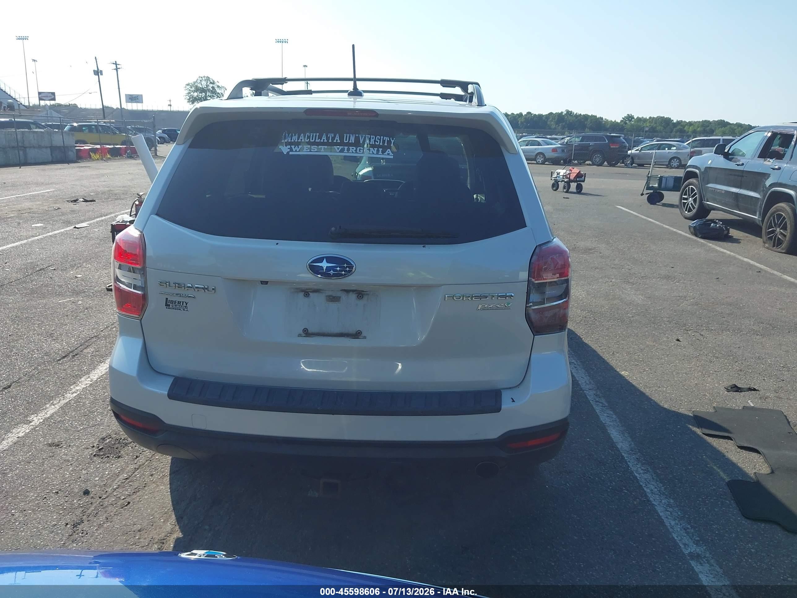 2014 Subaru Forester 2.5i Limited White vin: JF2SJAJC4EH520832