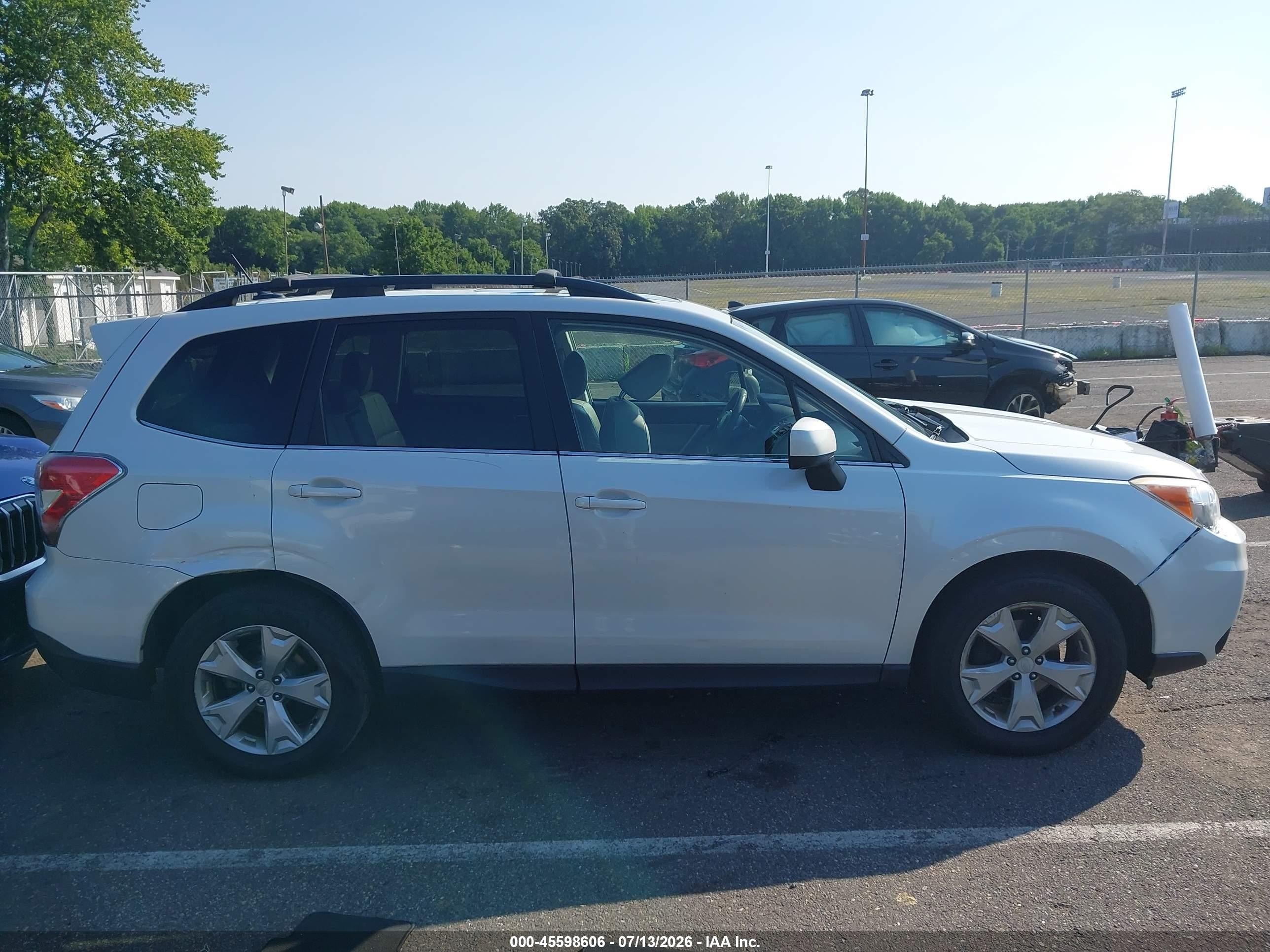 2014 Subaru Forester 2.5i Limited White vin: JF2SJAJC4EH520832