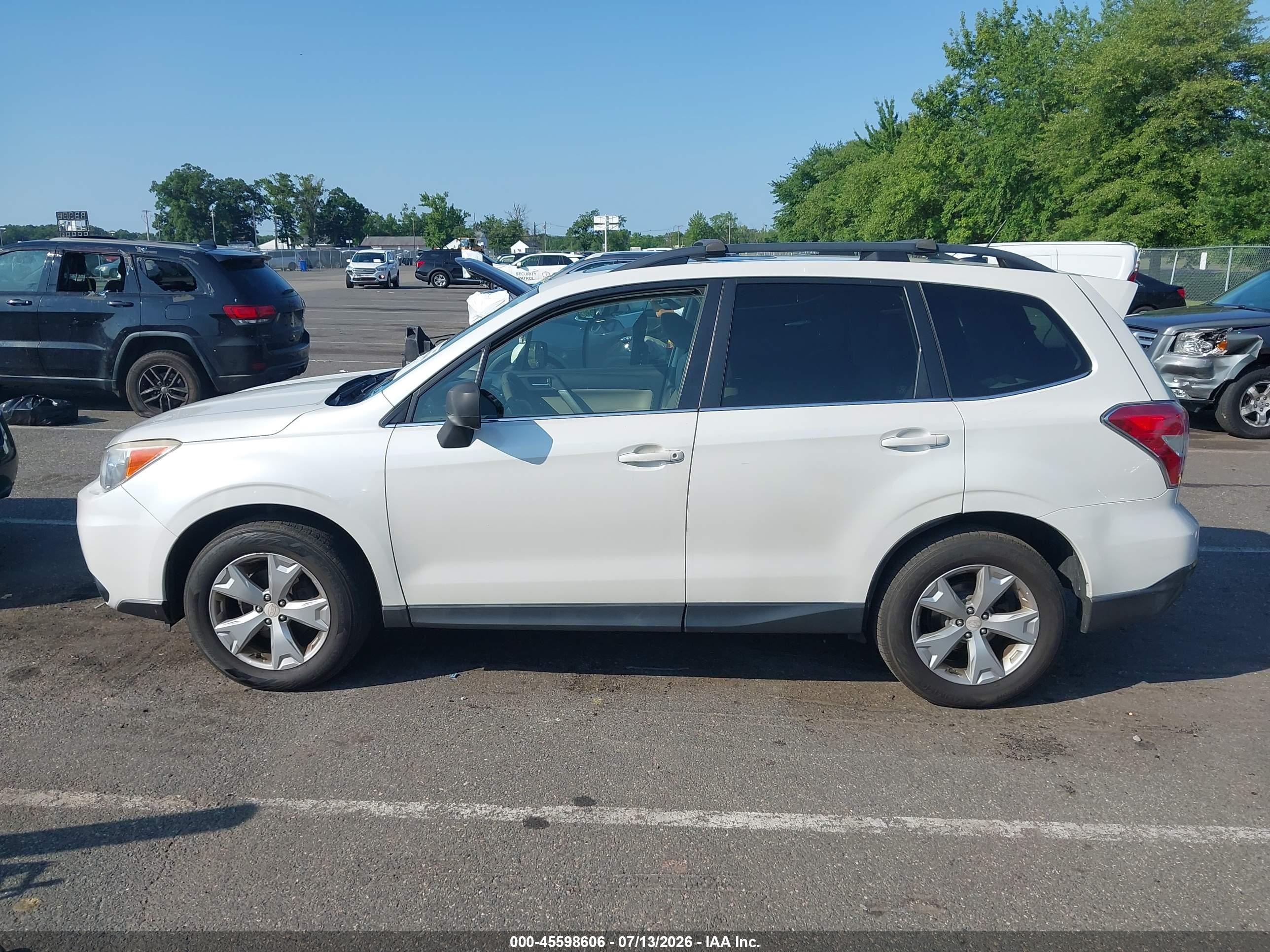 2014 Subaru Forester 2.5i Limited White vin: JF2SJAJC4EH520832