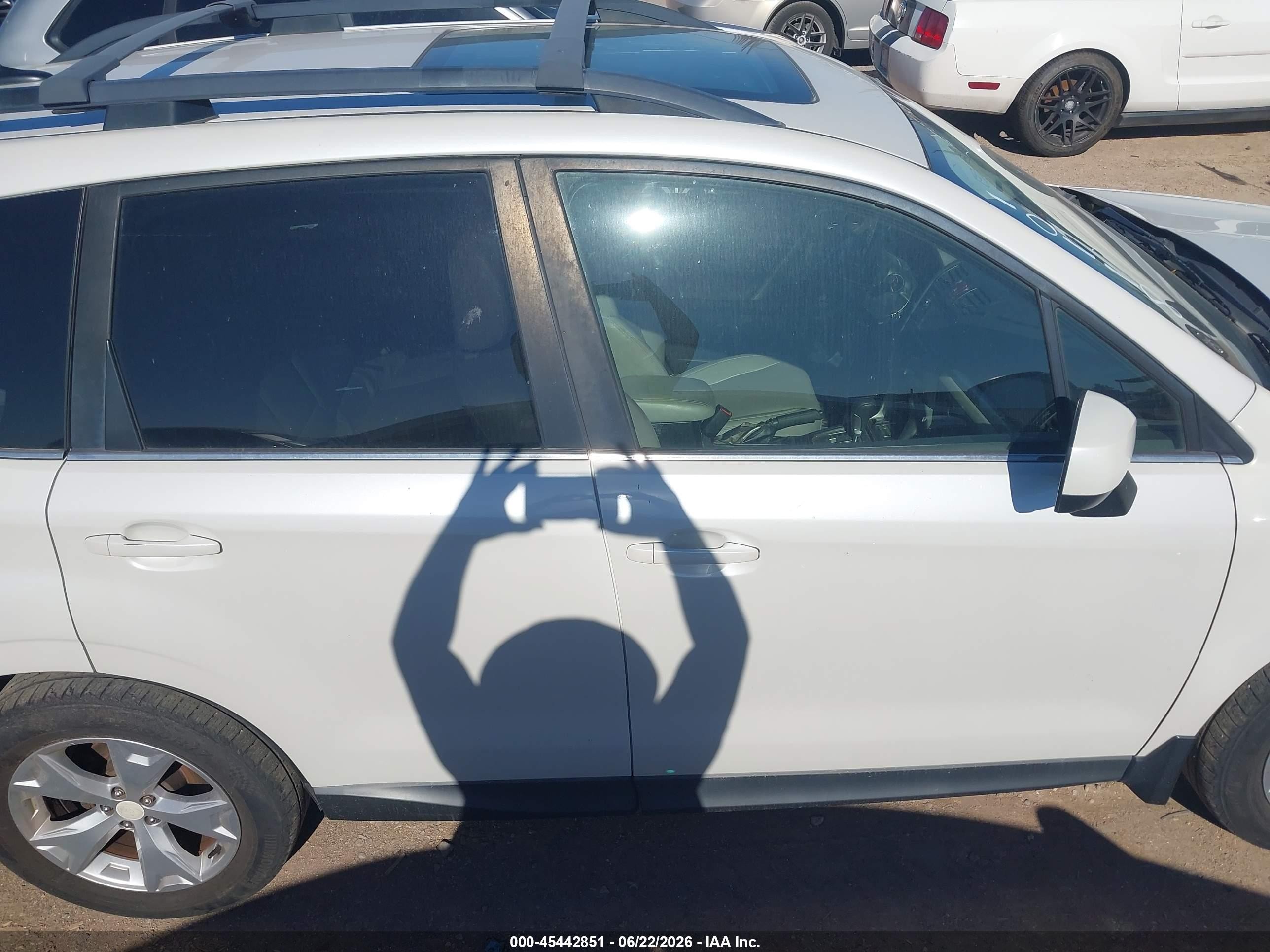 2014 Subaru Forester 2.5i Limited White vin: JF2SJAJC6EH422059