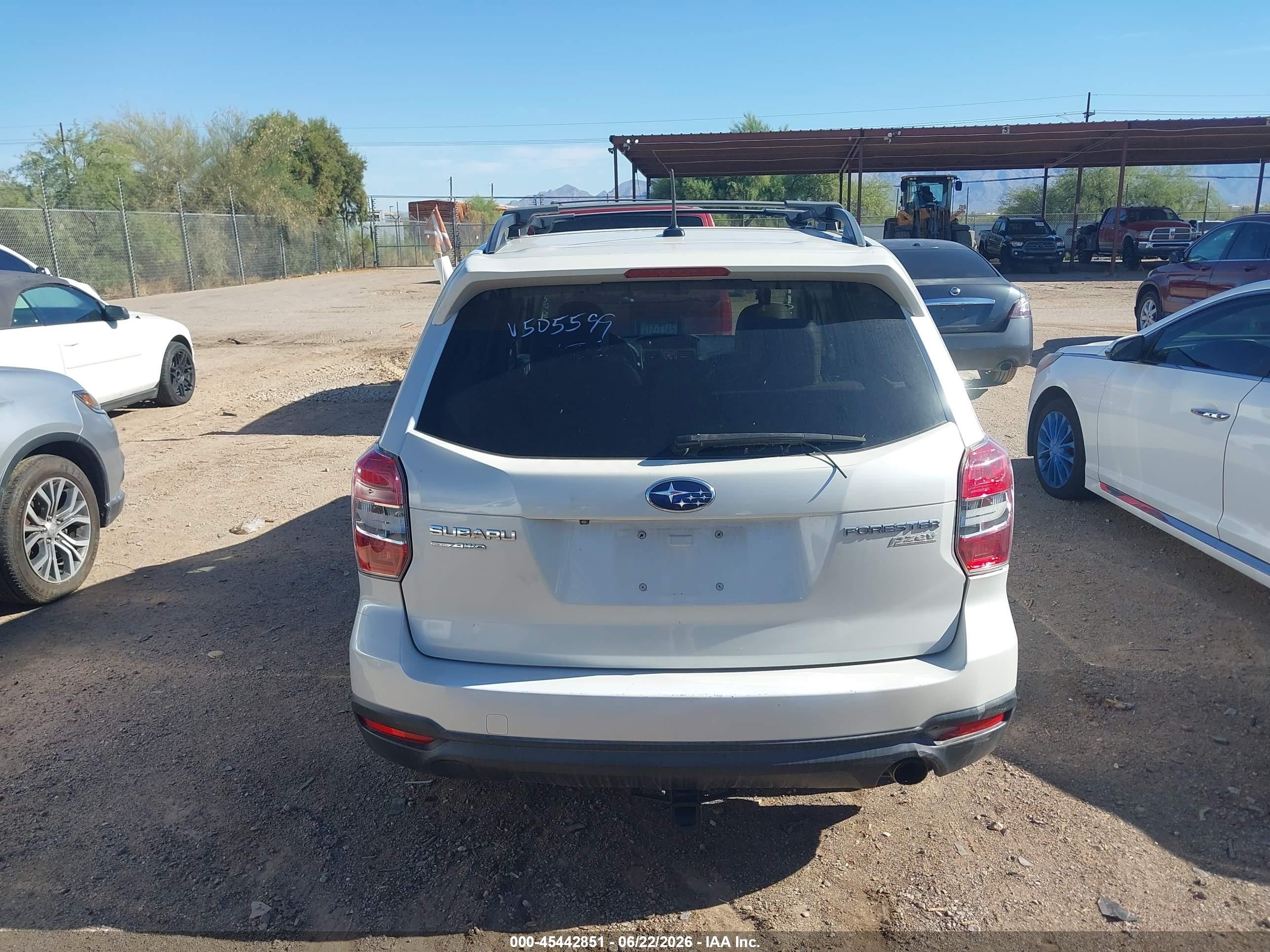 2014 Subaru Forester 2.5i Limited White vin: JF2SJAJC6EH422059