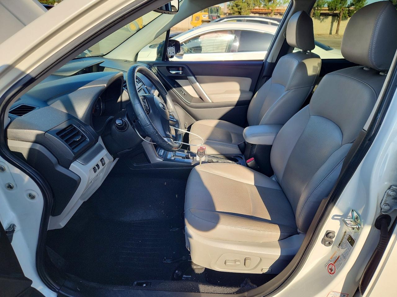 2014 Subaru Forester 2.5i Limited Белый vin: JF2SJAJC7EH539438