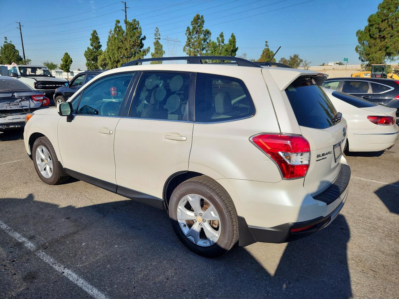 2014 Subaru Forester 2.5i Limited Белый vin: JF2SJAJC7EH539438