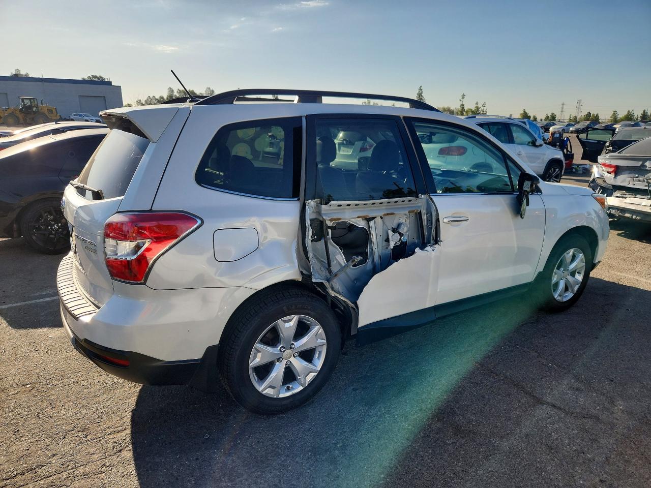 2014 Subaru Forester 2.5i Limited Белый vin: JF2SJAJC7EH539438