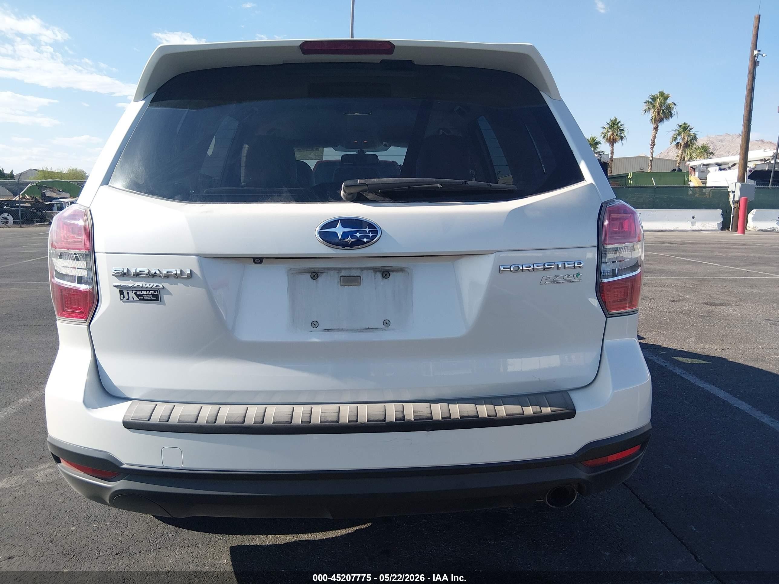 2014 Subaru Forester 2.5i Limited White vin: JF2SJAJC8EH400807
