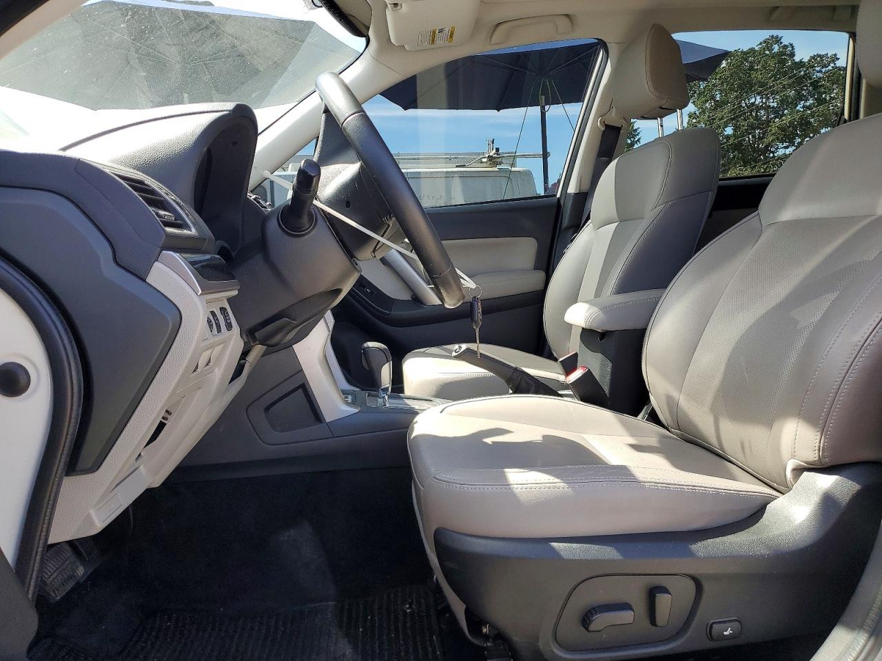2017 Subaru Forester 2.5i Limited White vin: JF2SJAJC8HH416543