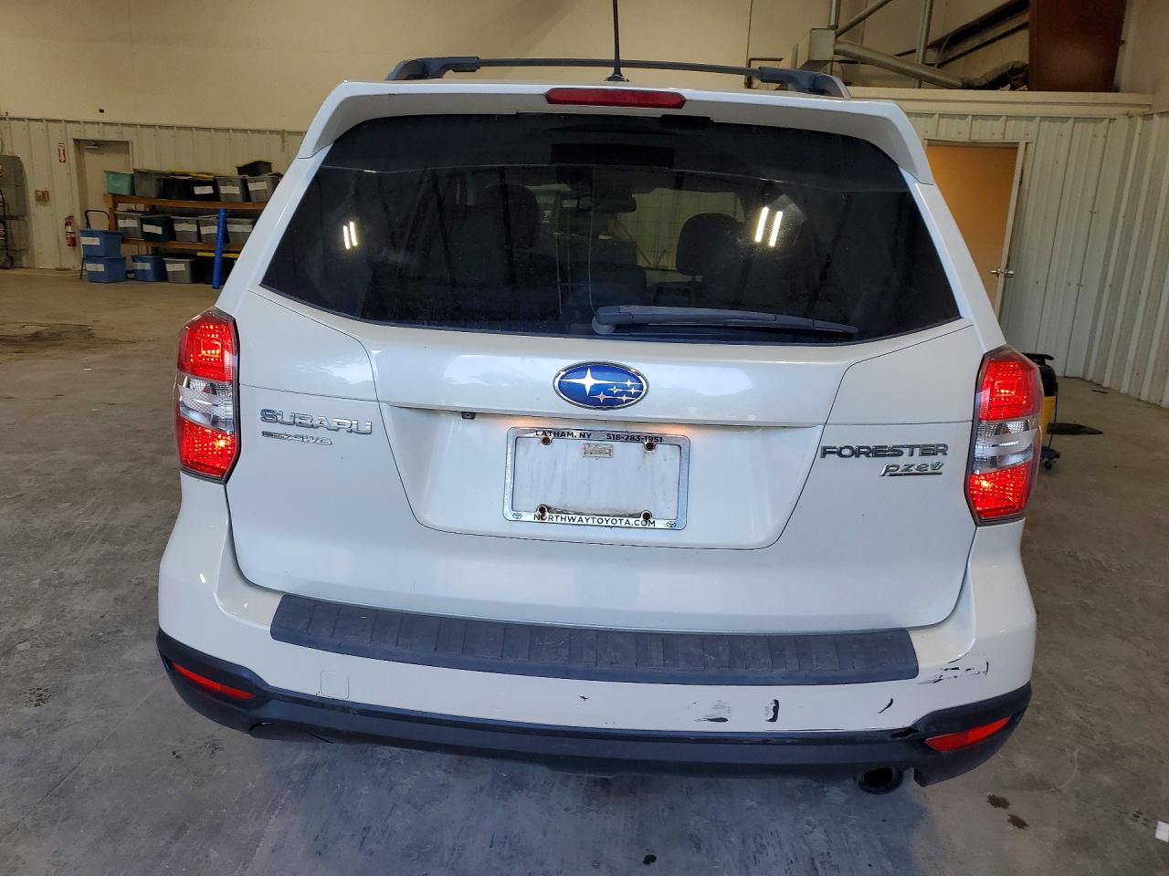 2014 Subaru Forester 2.5i Limited White vin: JF2SJAJC9EH524195