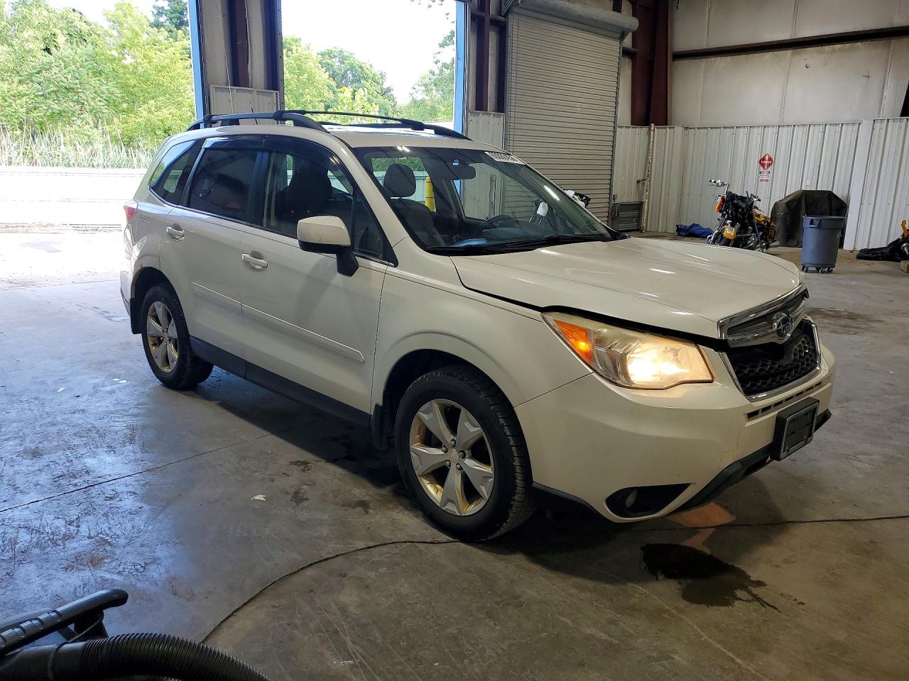 2014 Subaru Forester 2.5i Limited White vin: JF2SJAJC9EH524195