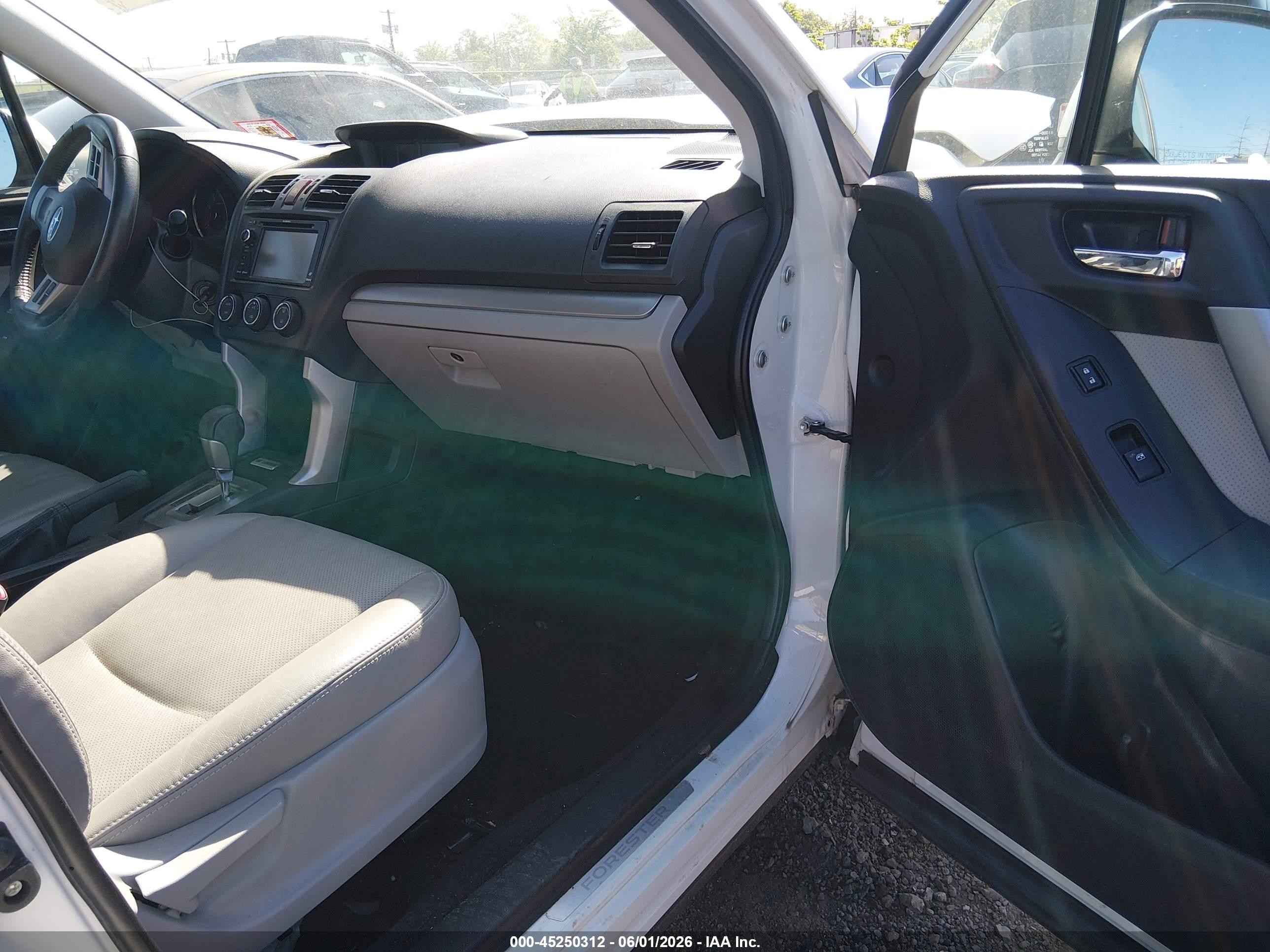 2014 Subaru Forester 2.5i Limited White vin: JF2SJAJC9EH537142