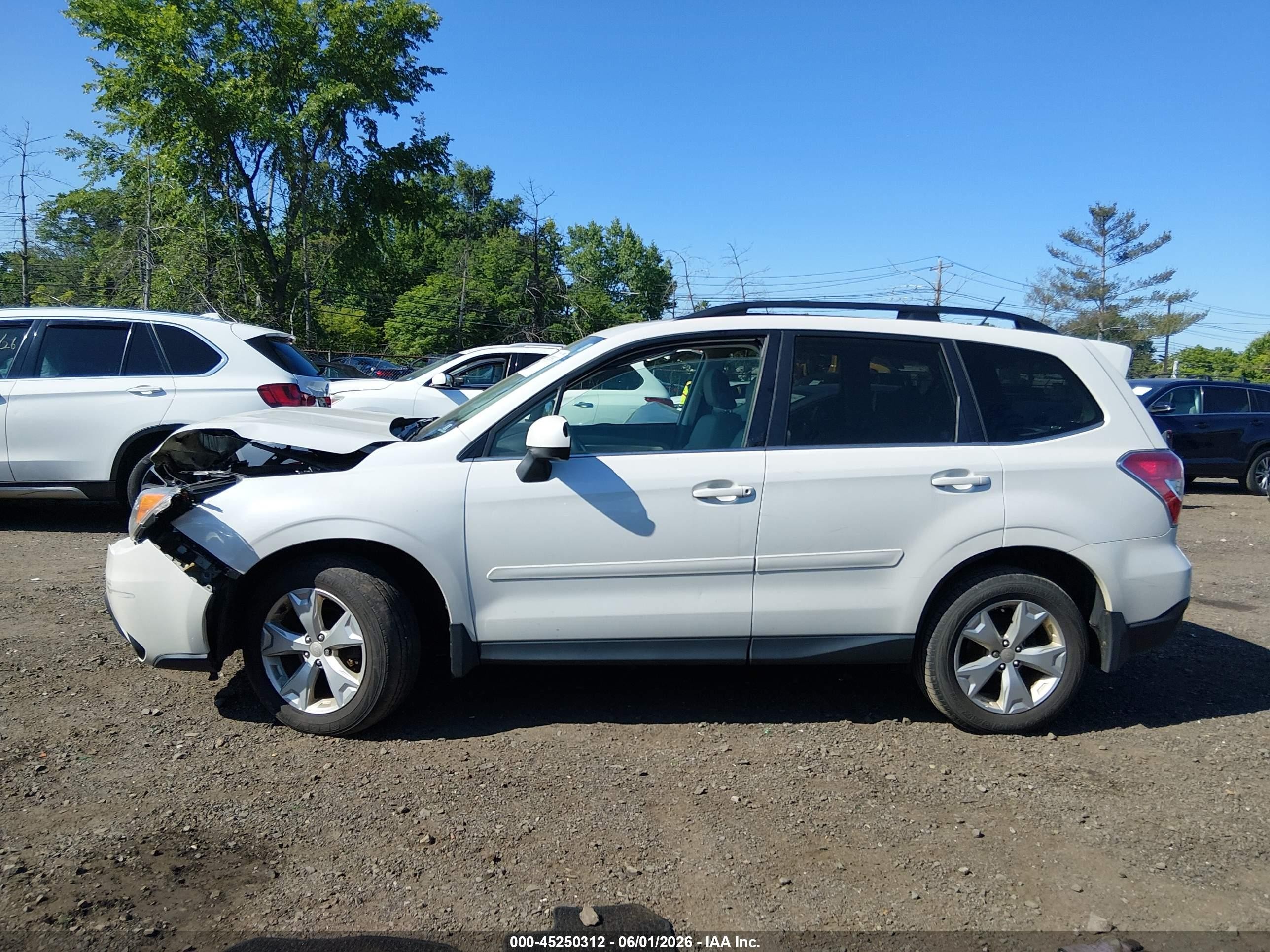 2014 Subaru Forester 2.5i Limited White vin: JF2SJAJC9EH537142